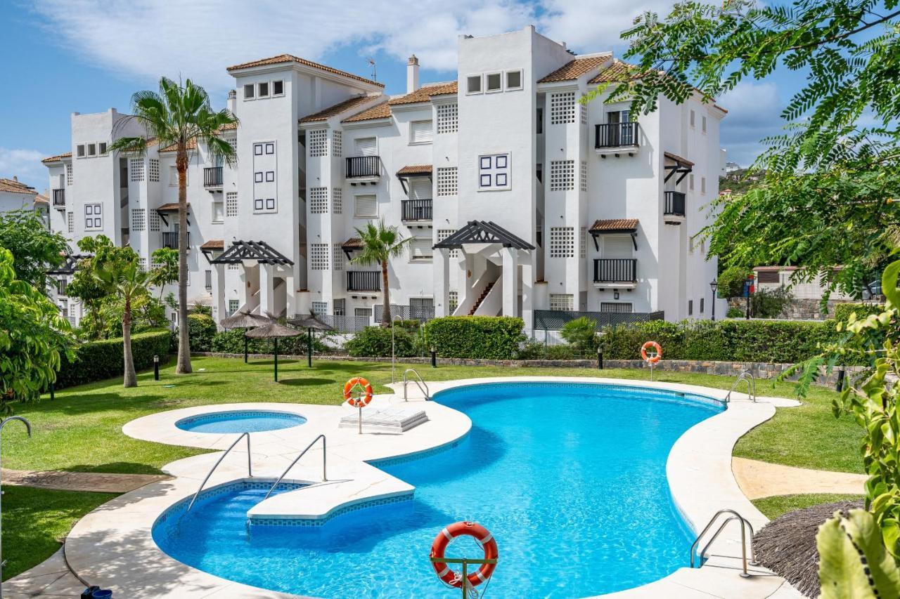 Appartamento 11 Modern Apt With Sea Views, Two Poolareas, Close To Parks & Beaches Manilva Esterno foto