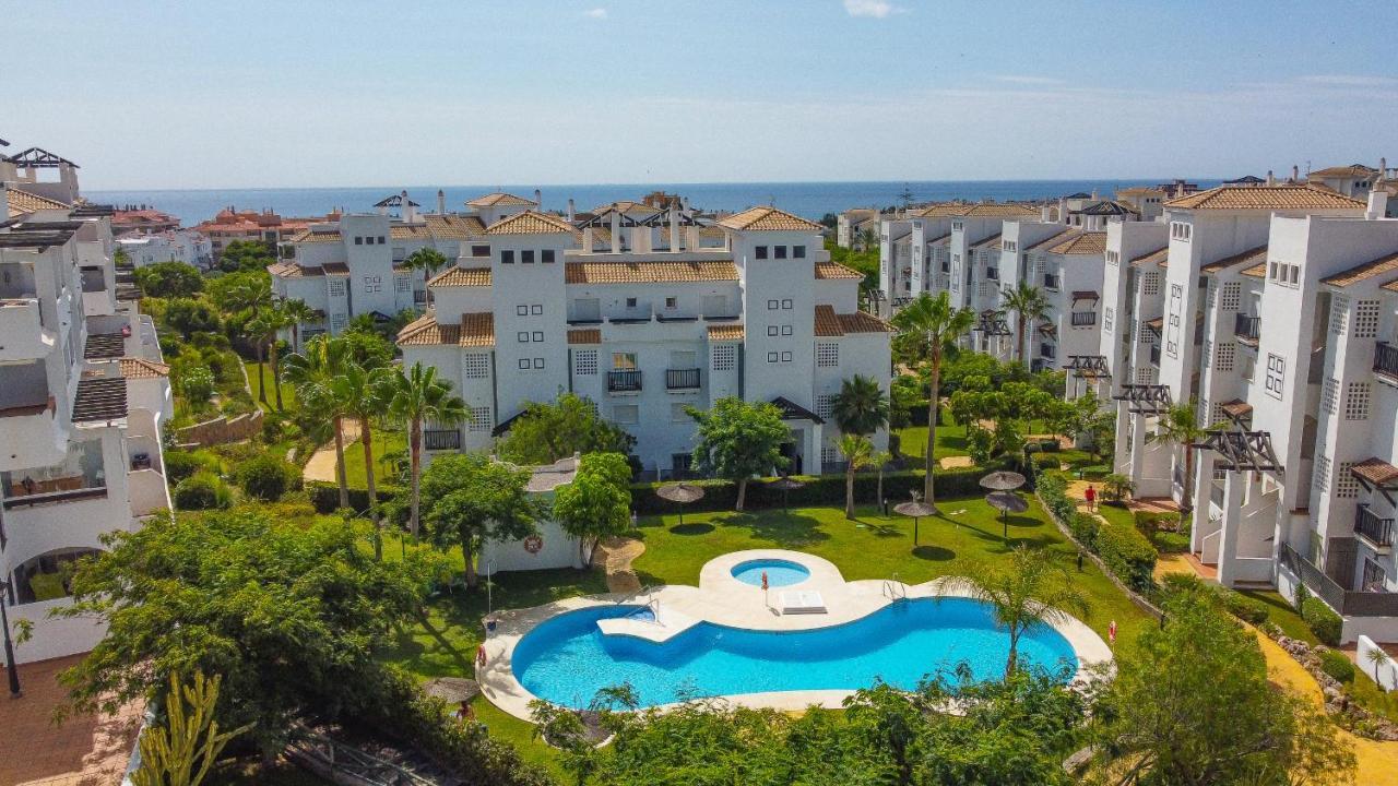 Appartamento 11 Modern Apt With Sea Views, Two Poolareas, Close To Parks & Beaches Manilva Esterno foto