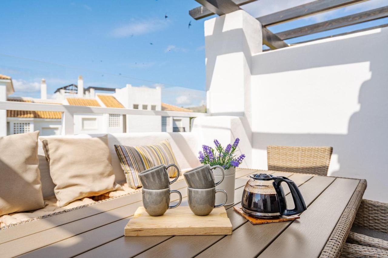 Appartamento 11 Modern Apt With Sea Views, Two Poolareas, Close To Parks & Beaches Manilva Esterno foto